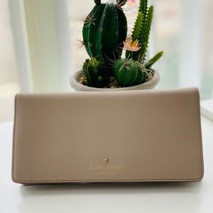 Kate Spade Saffiano bifold wallet